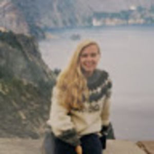 Meet your Posher, Danae